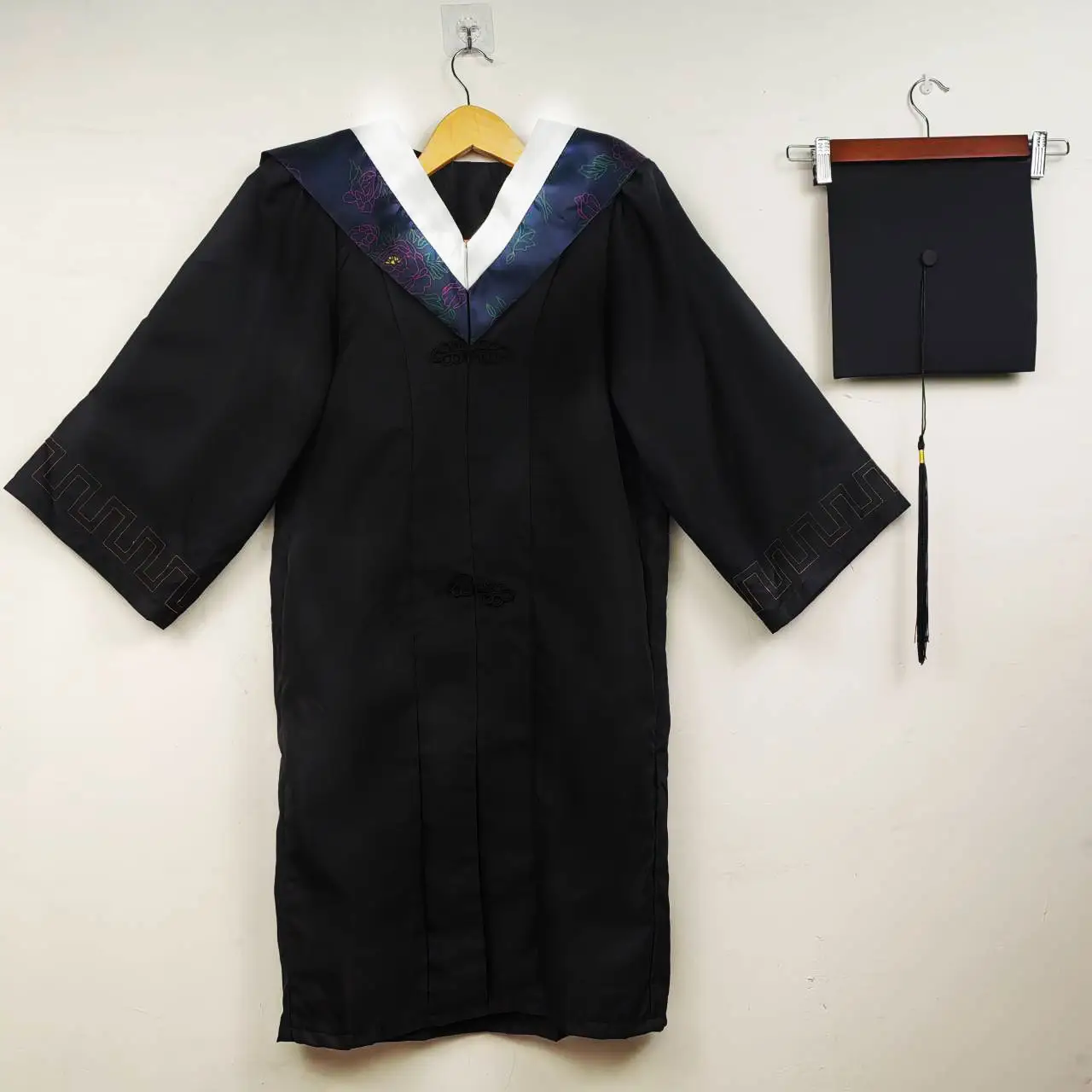 Bachelor's Graduation Gown Black V-Neck College Student - Image 4