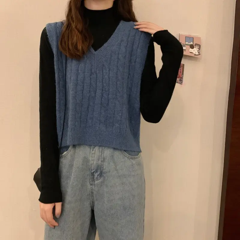 Vintage V-Neck Twist Knit Vest Women Autumn 2025 — feature 10