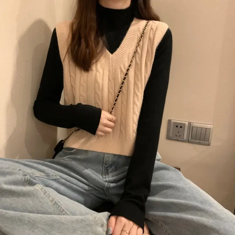 Vintage V-Neck Twist Knit Vest Women Autumn 2025 — feature 14