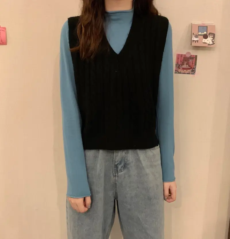 Vintage V-Neck Twist Knit Vest Women Autumn 2025 — feature 17