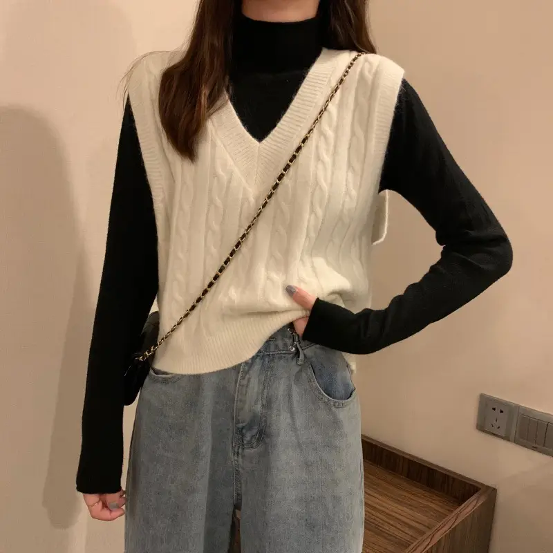 Vintage V-Neck Twist Knit Vest Women Autumn 2025 — feature 3