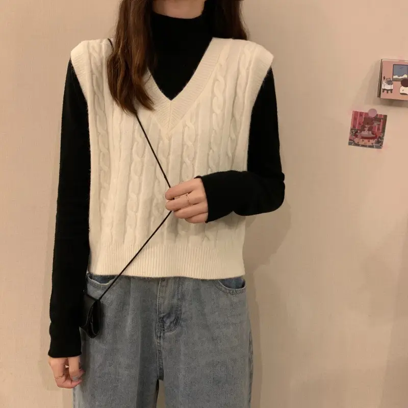 Vintage V-Neck Twist Knit Vest Women Autumn 2025 — feature 4