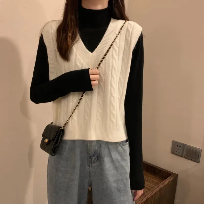 Vintage V-Neck Twist Knit Vest Women Autumn 2025 — feature 5