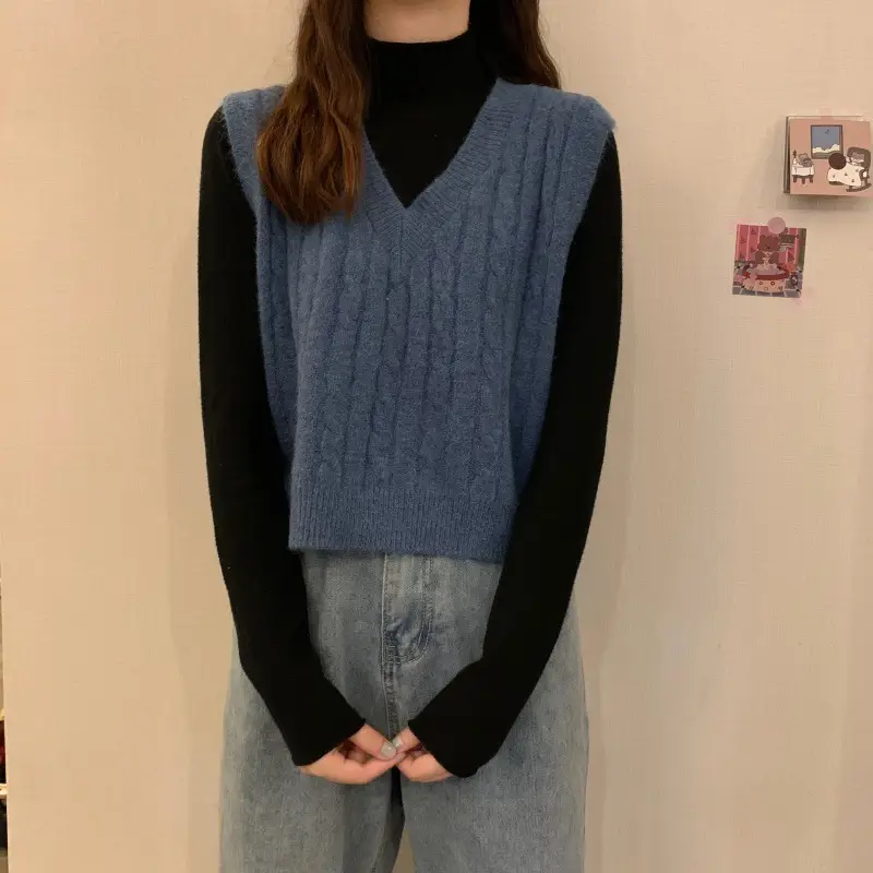 Vintage V-Neck Twist Knit Vest Women Autumn 2025 — feature 8