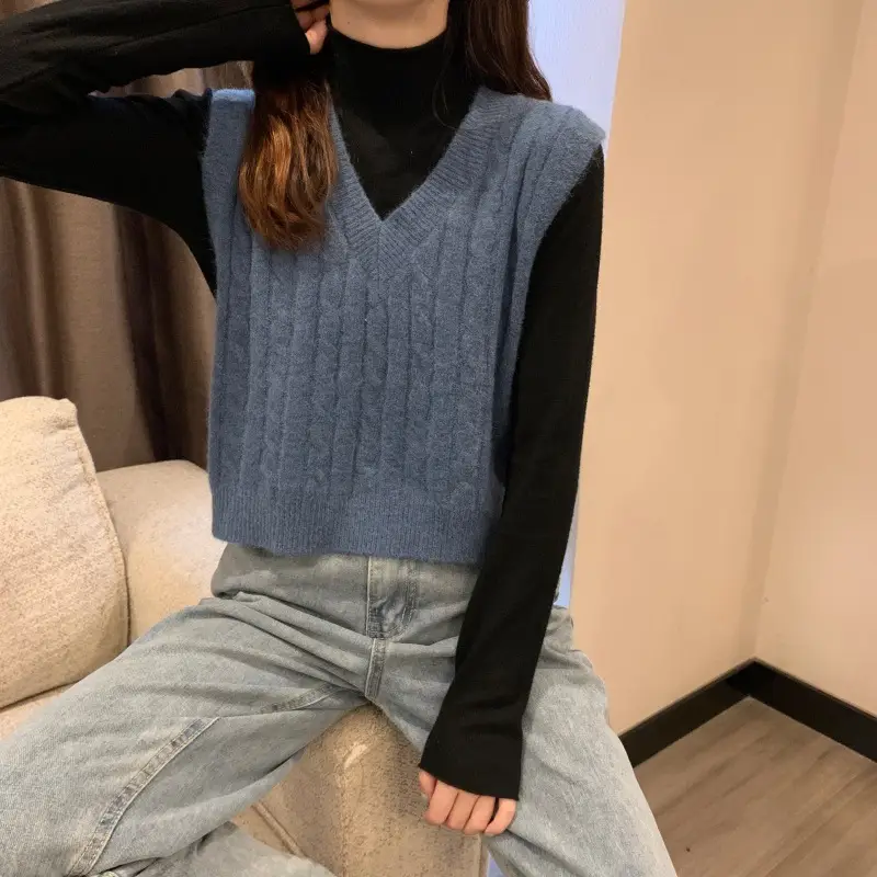 Vintage V-Neck Twist Knit Vest Women Autumn 2025 — feature 9