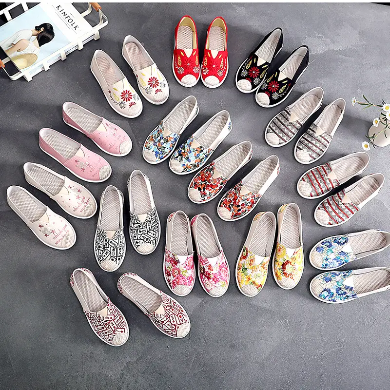 26 New Spring and Autumn Styles of Old Beijing Cloth Shoes, Casual and Fashionable Canvas Shoes, Slip-On Women's Shoes, Non-Slip Soft Soles, Versatile for Women - Image 22
