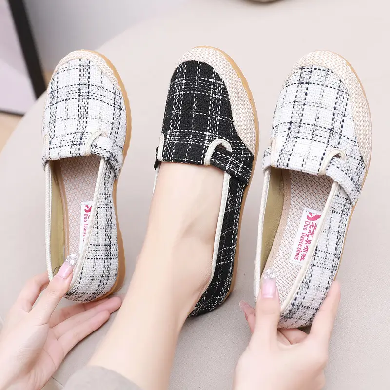26 New Spring Models of Old Beijing Cloth Shoes with Non-Slip Rubber Soles for Middle-Aged and Elderly Women, Casual Soft-Soled Shoes