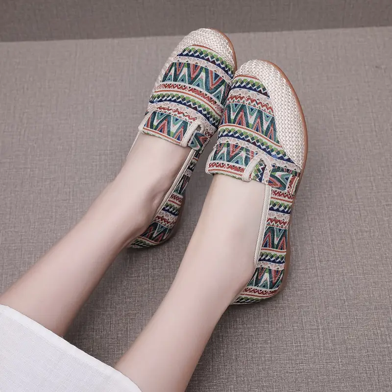 26 New Spring Models of Old Beijing Cloth Shoes with Non-Slip Rubber Soles for Middle-Aged and Elderly Women, Casual Soft-Soled Shoes