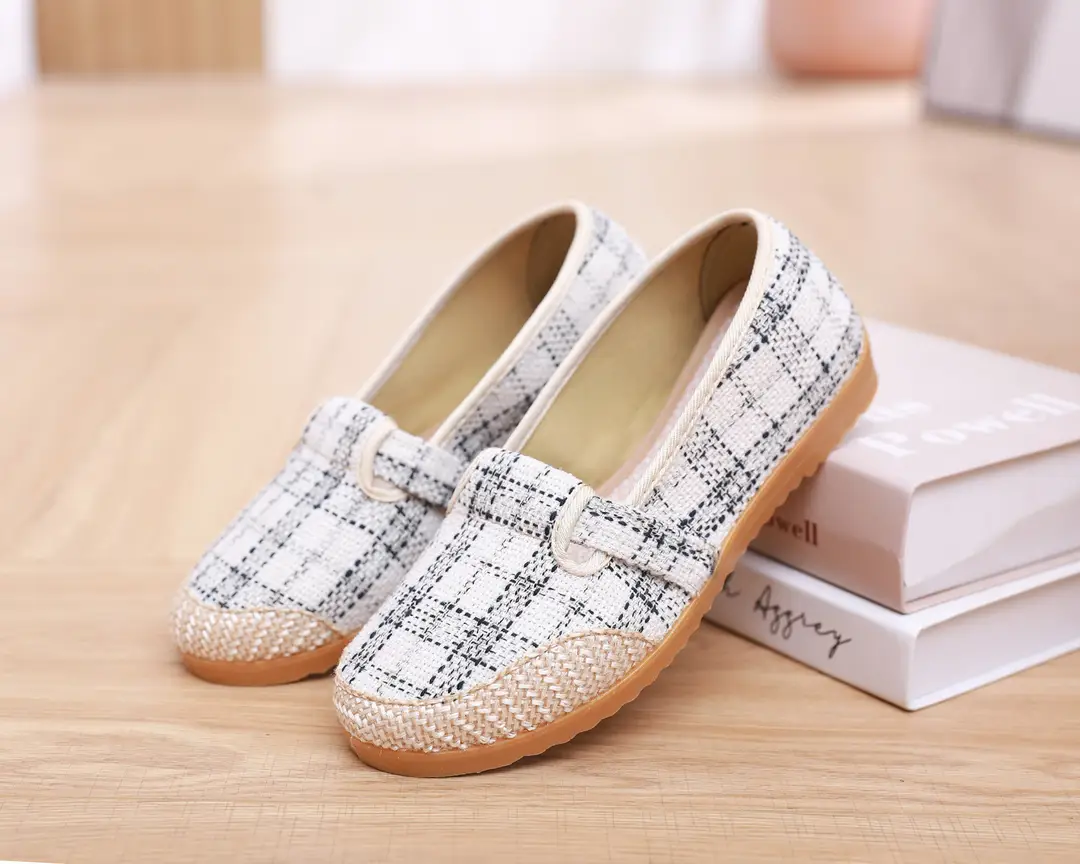 26 New Spring and Summer Canvas Shoes, Old Beijing Cloth Shoes, Non-Slip Soft-Soled Mom Shoes, Rubber-Soled Casual Women's Shoes - Image 4