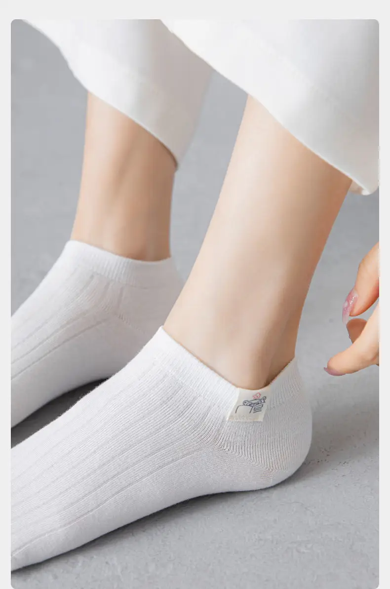 Short socks women's summer bear cloth label white thin boat Socks cute Japanese Joker solid color short socks Zhuji wholesale — feature 11