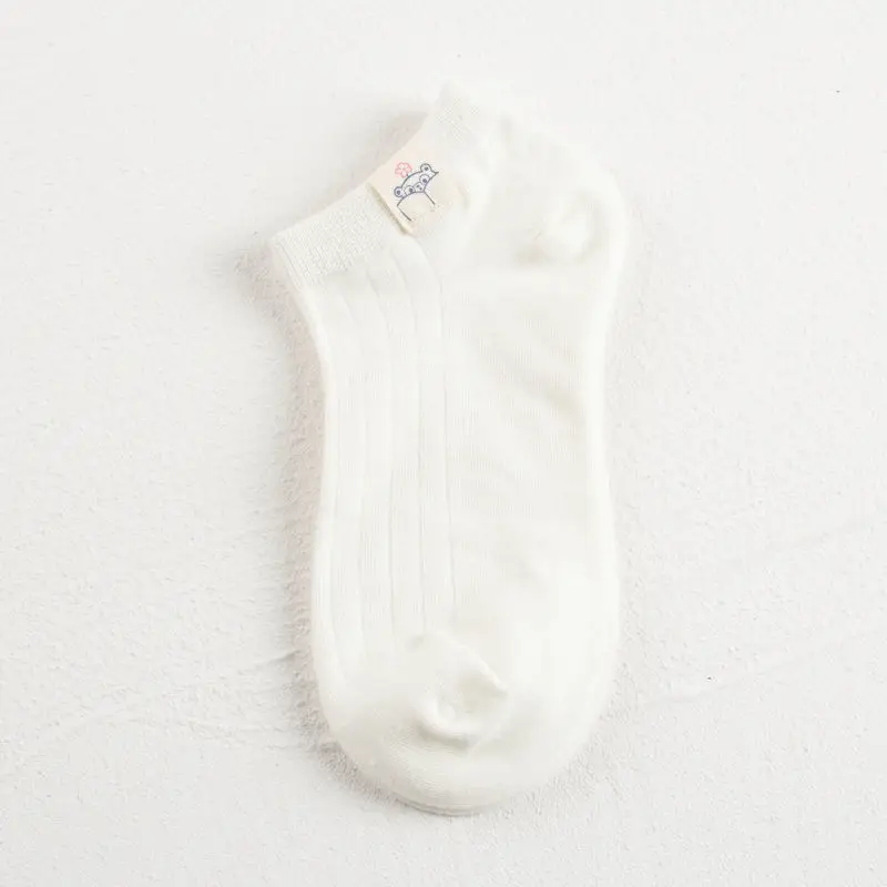 Short socks women's summer bear cloth label white thin boat Socks cute Japanese Joker solid color short socks Zhuji wholesale