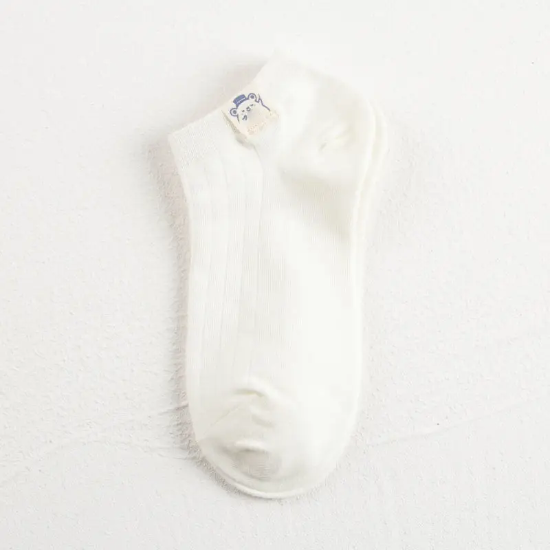 Short socks women's summer bear cloth label white thin boat Socks cute Japanese Joker solid color short socks Zhuji wholesale