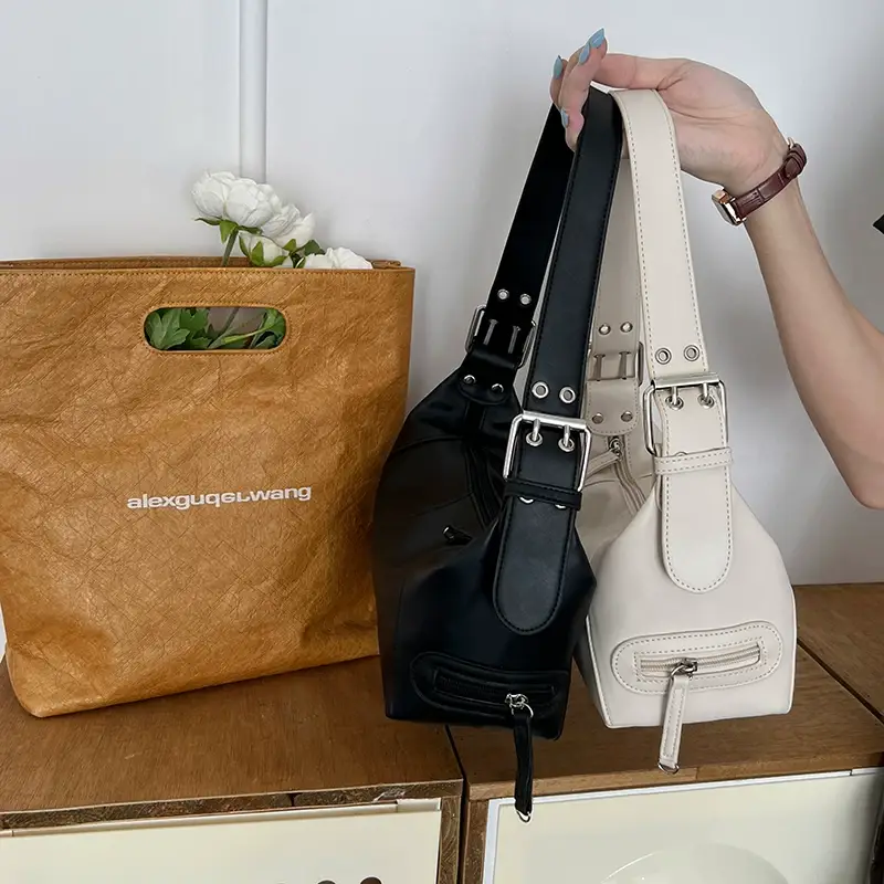 Black Leather Shoulder Bag for Women 2026 — feature 3