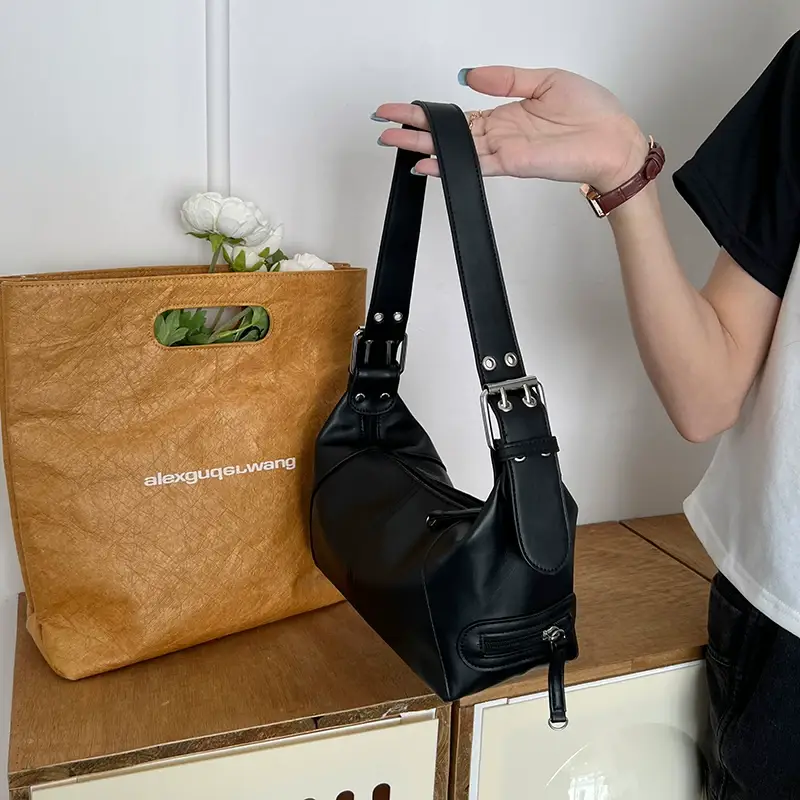 Black Leather Shoulder Bag for Women 2026 — feature 6
