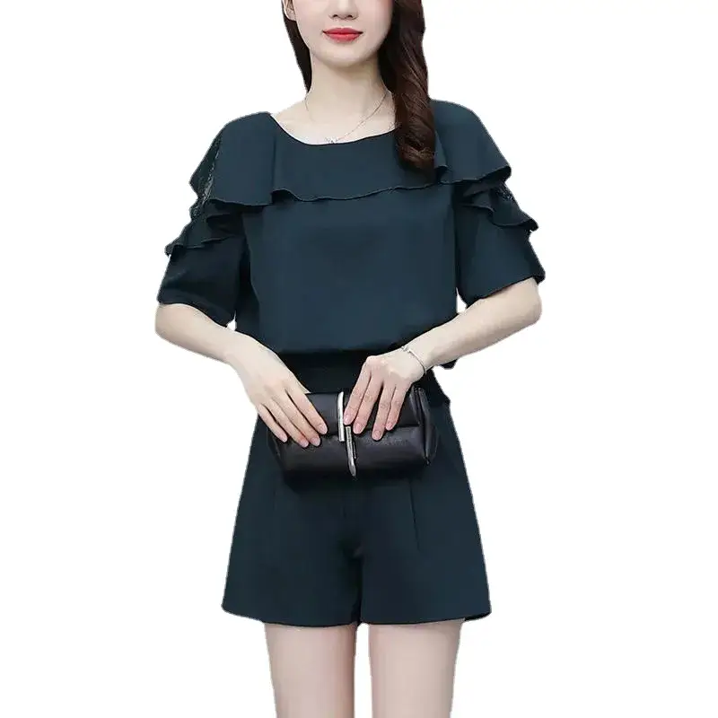 Plus-Size Women's Black Lace Short Sleeve Suit Large - Image 6