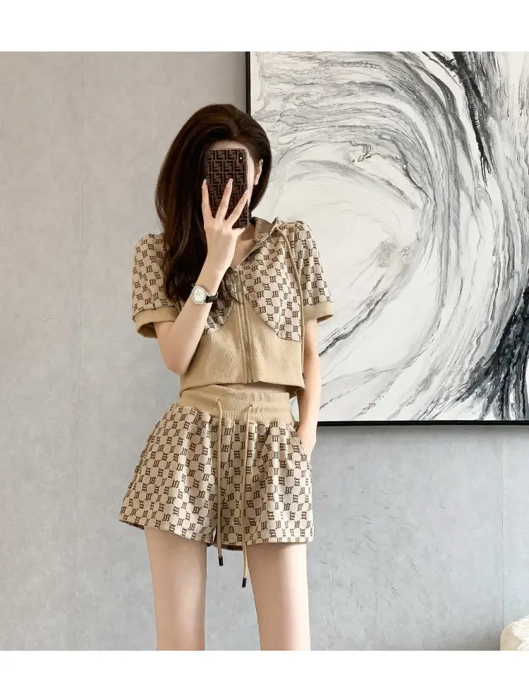 2025 Summer Women's Hooded Shorts Set Beige Checkered — feature 5