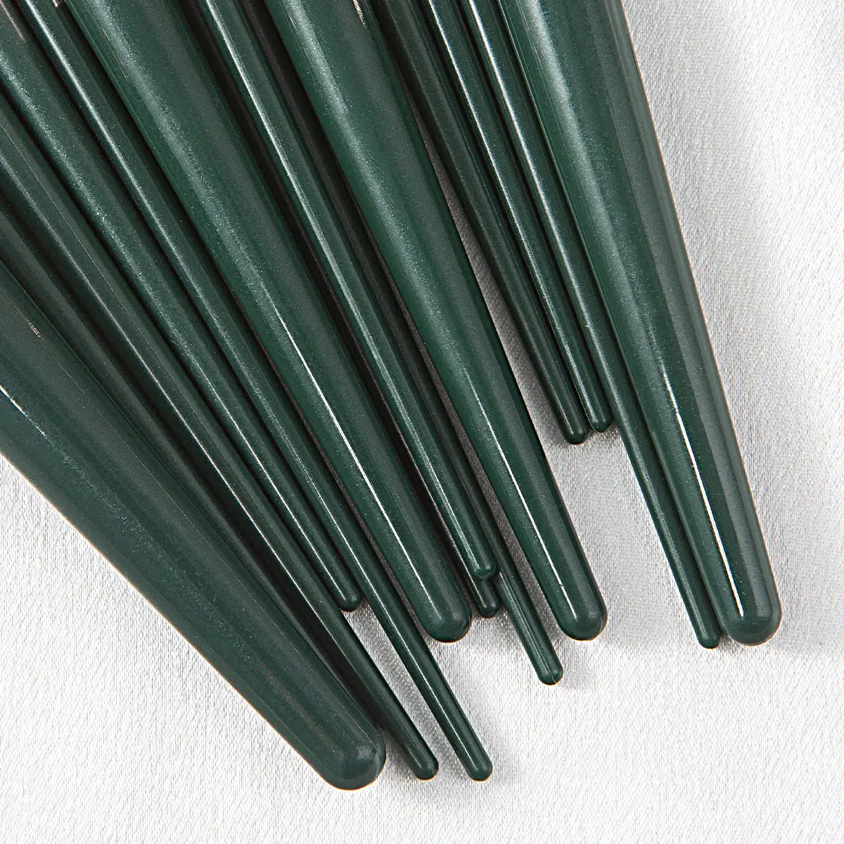 Cangzhou 14-Piece Green Makeup Brush Set — feature 14