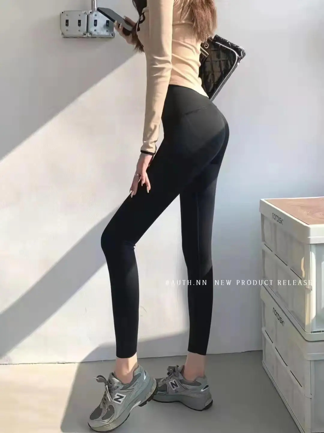 Black Pull-Up Leggings for Hip Lift & Tummy Control - Image 3