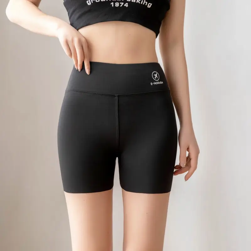 Black three-point-flight pants