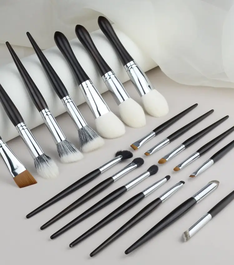 Heritage Ebony Cosmetic Brush Set with Wool Bristles — feature 15