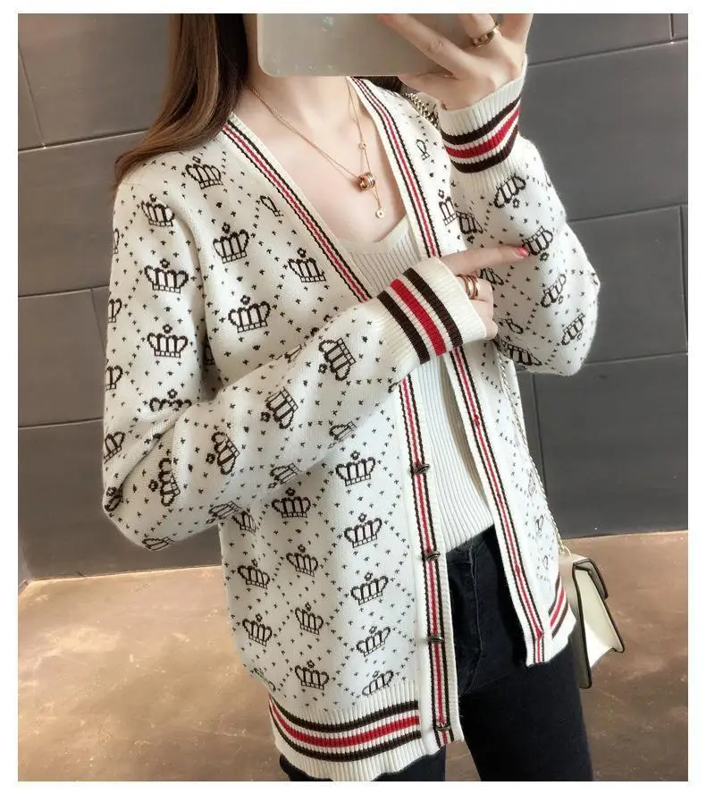 Women's Knitted Short Sweater Coat White Red Stripes 2023 — feature 5
