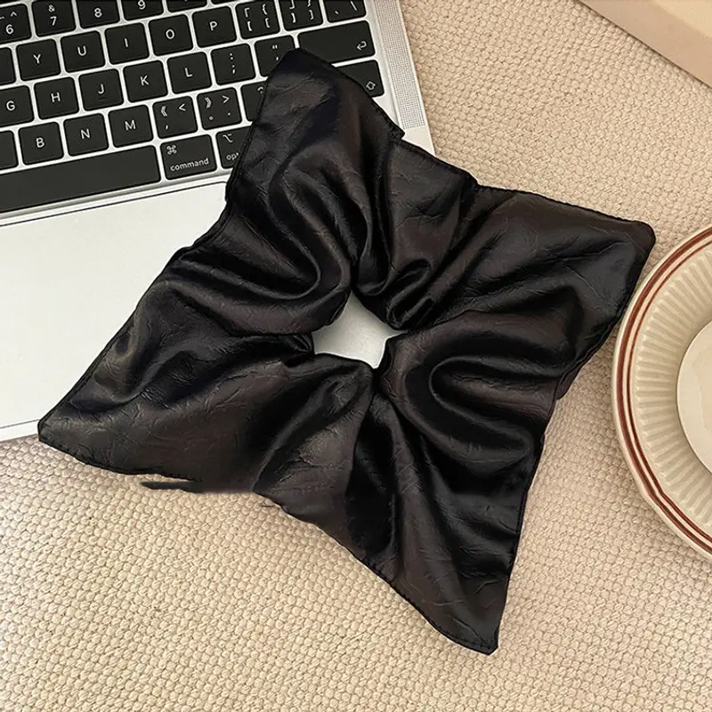 Elegant Mesh Hair Clip with Floral Design - Image 11