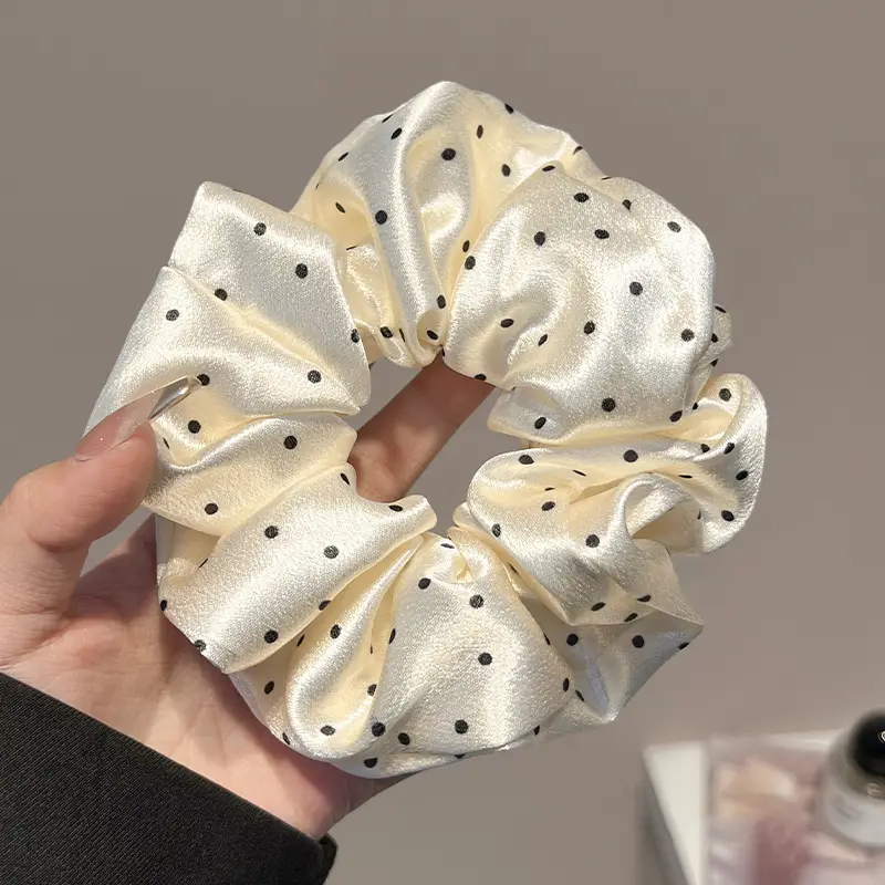 Elegant Mesh Hair Clip with Floral Design - Image 3