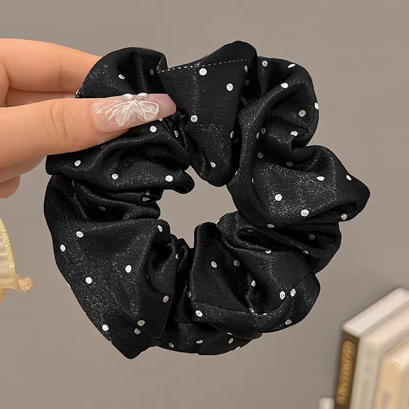 Elegant Mesh Hair Clip with Floral Design - Image 4