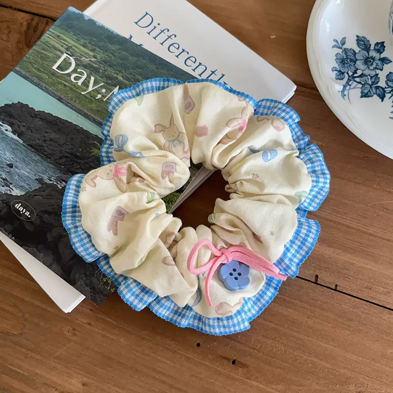 Elegant Mesh Hair Clip with Floral Design - Image 5