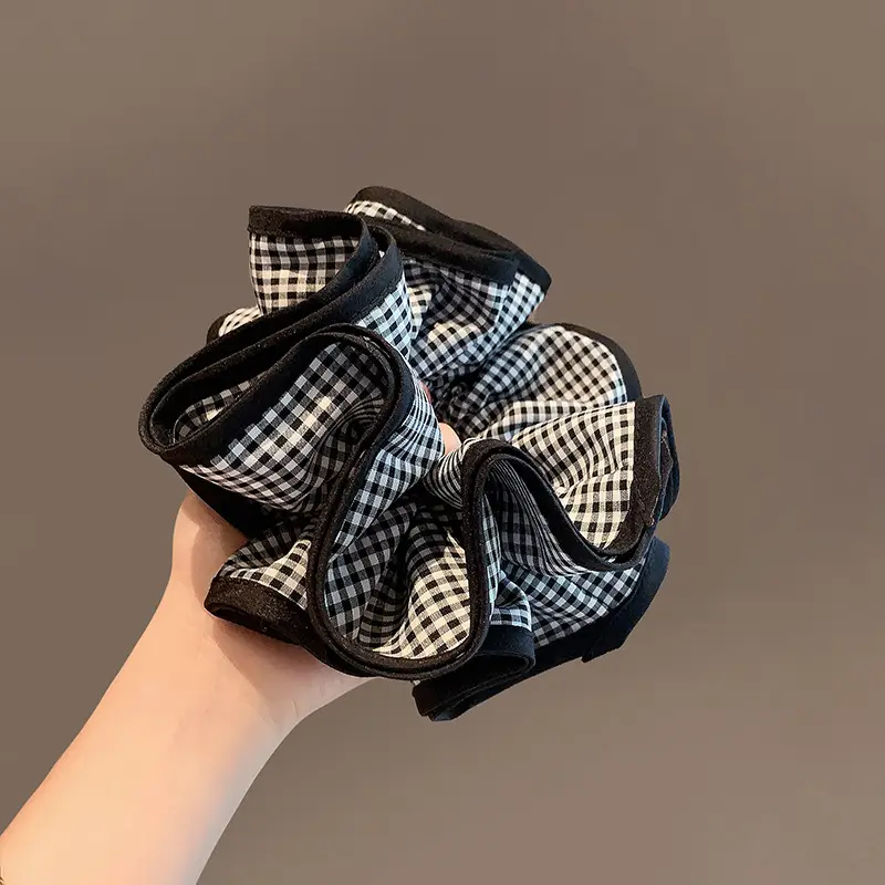 Elegant Mesh Hair Clip with Floral Design - Image 7