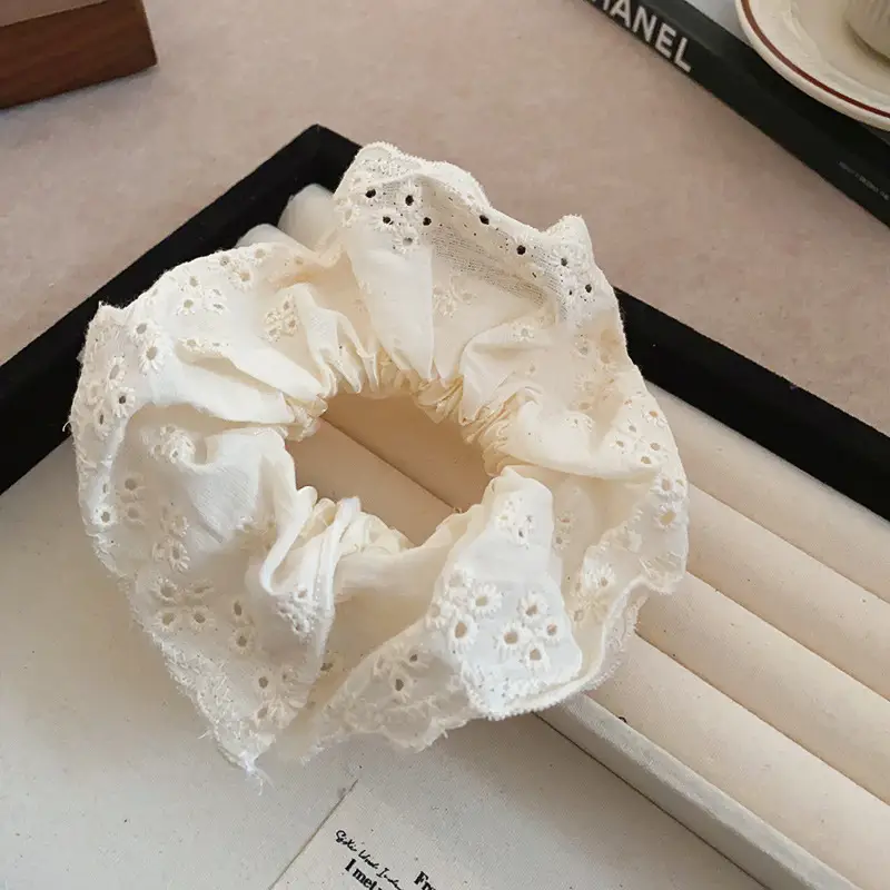 Elegant Mesh Hair Clip with Floral Design - Image 9