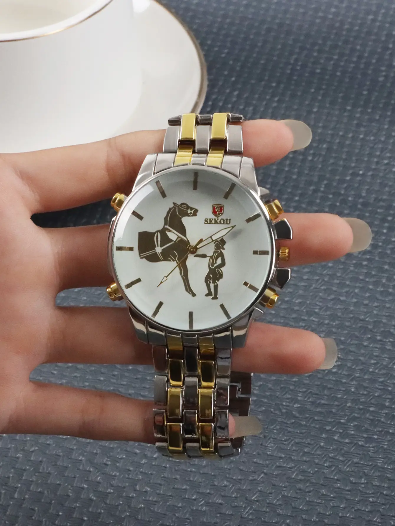 Cross-Border Fashion Men's Quartz Watch Gold-Tone Alloy — feature 2
