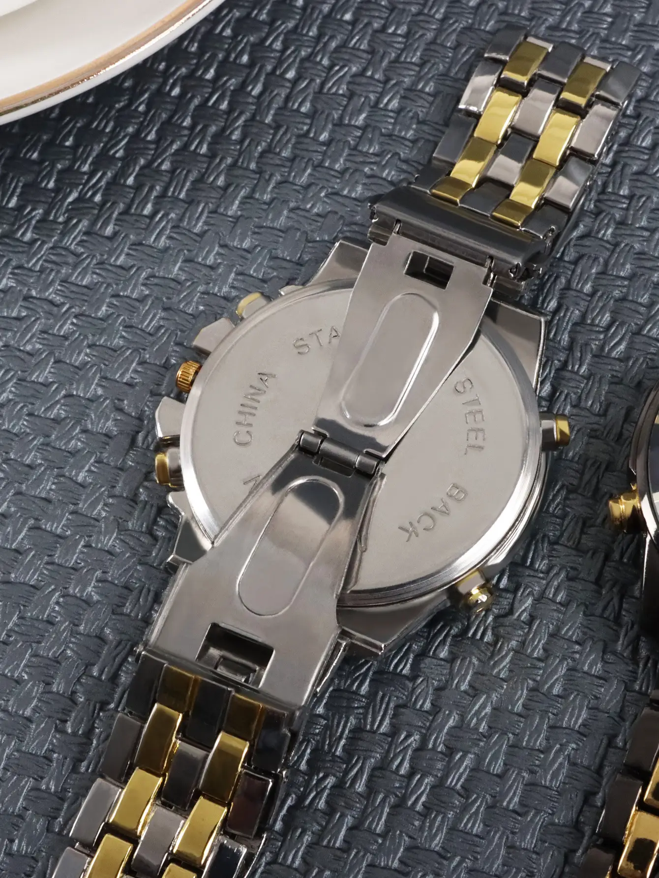 Cross-Border Fashion Men's Quartz Watch Gold-Tone Alloy — feature 22