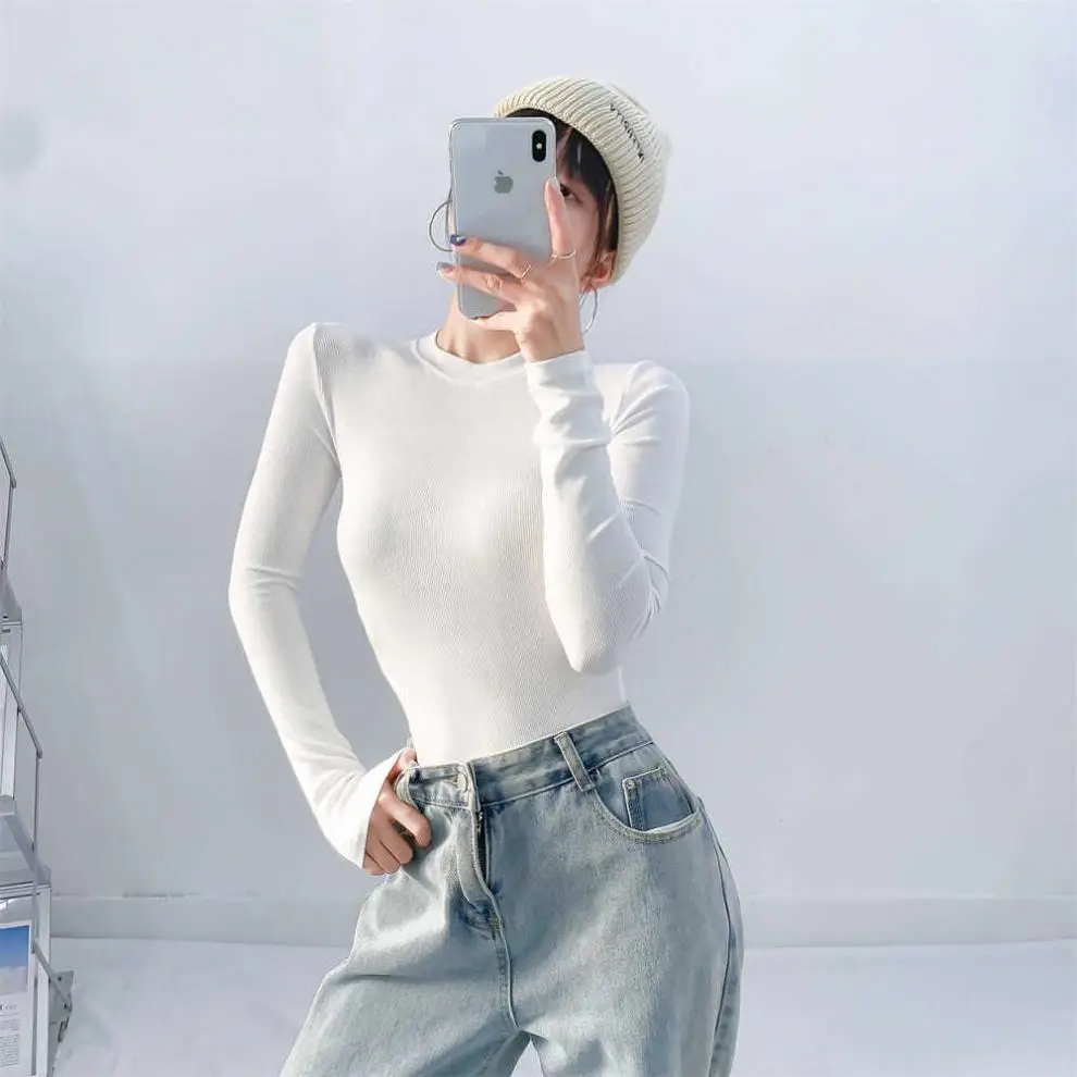 Women's White Ribbed Jersey Top with Gold Chain Bag — feature 4