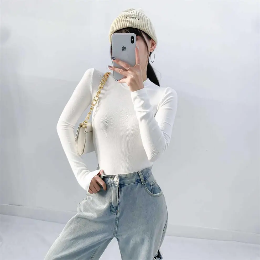 Women's White Ribbed Jersey Top with Gold Chain Bag — feature 5
