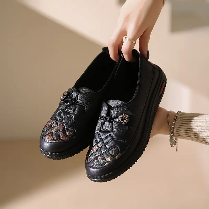 Spring and Autumn New Women's Single Shoes Old Beijing Cloth Shoes Non-slip Soft Sole Comfortable Casual Middle-aged and Elderly Slip-on Shoes for Mother - Image 2