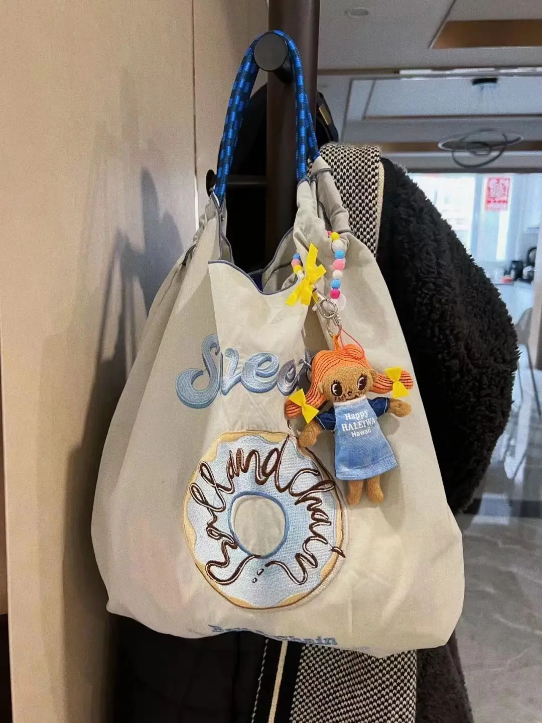 New Donut Women's Embroidered Shoulder Bag - Image 10