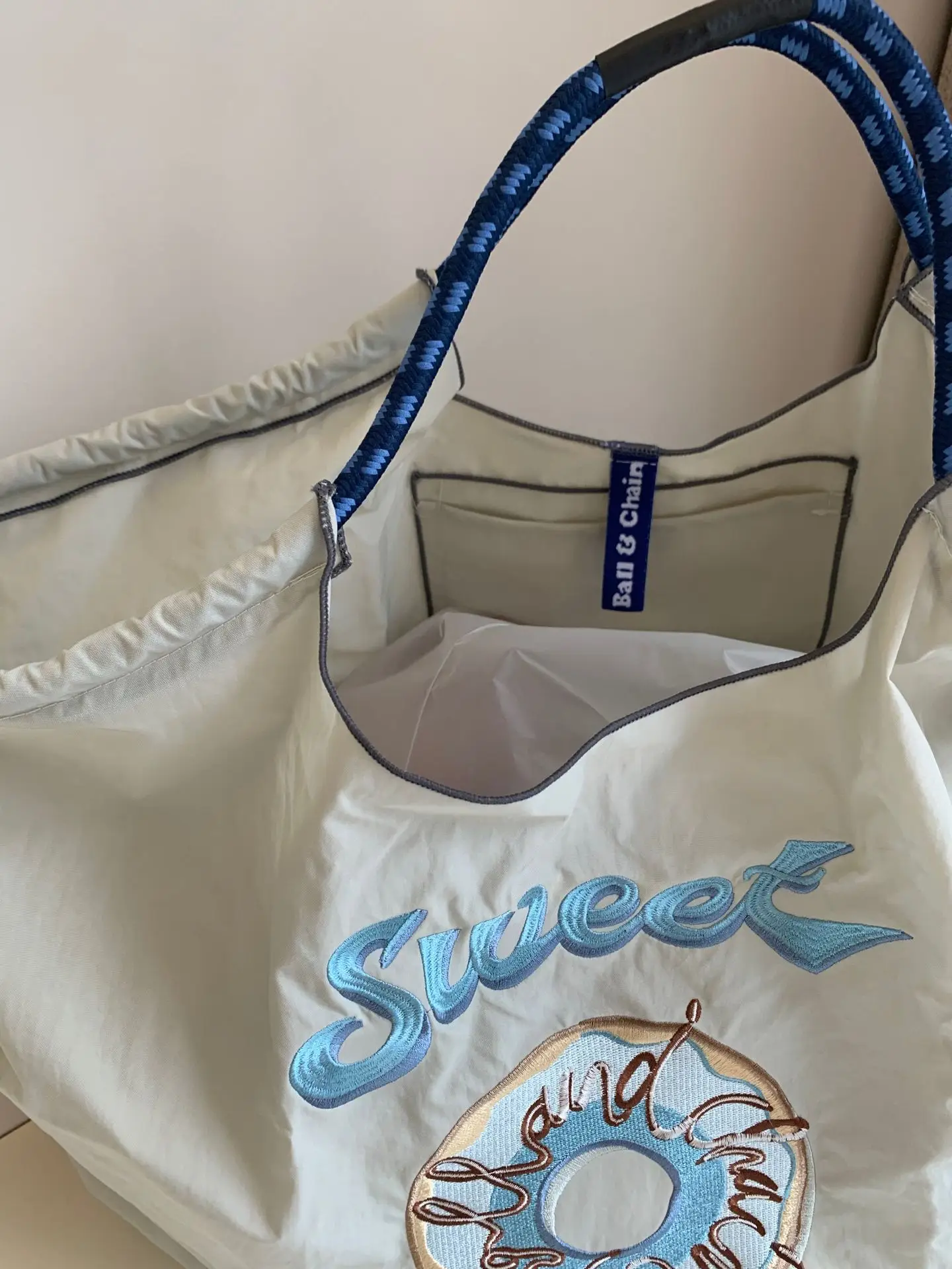 New Donut Women's Embroidered Shoulder Bag — feature 5