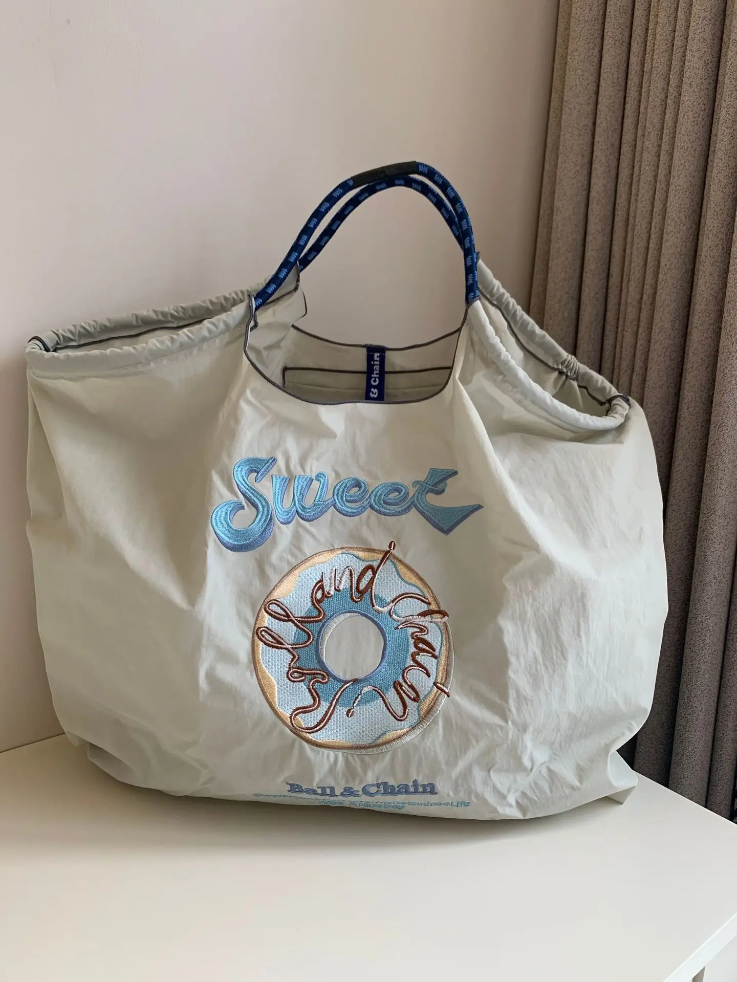 New Donut Women's Embroidered Shoulder Bag — feature 6