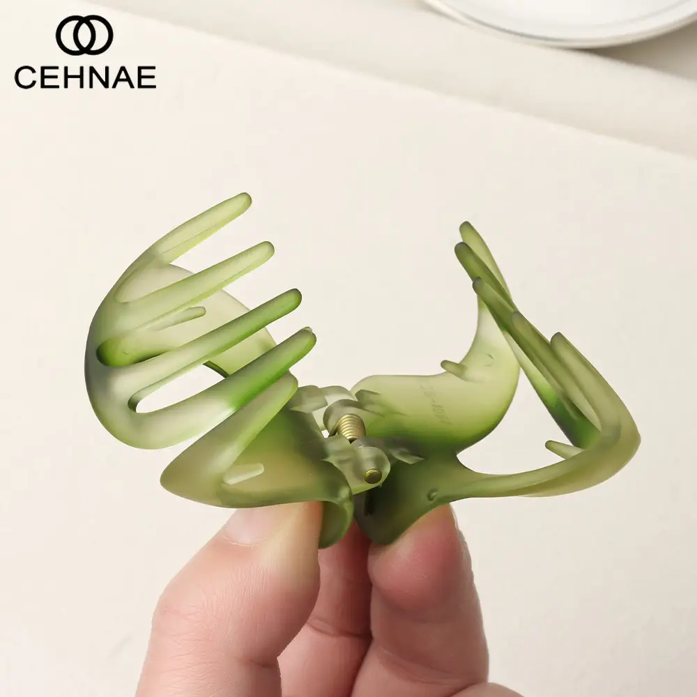 New Hollow Grip Clip Matte Texture Large Hair Clip — feature 10