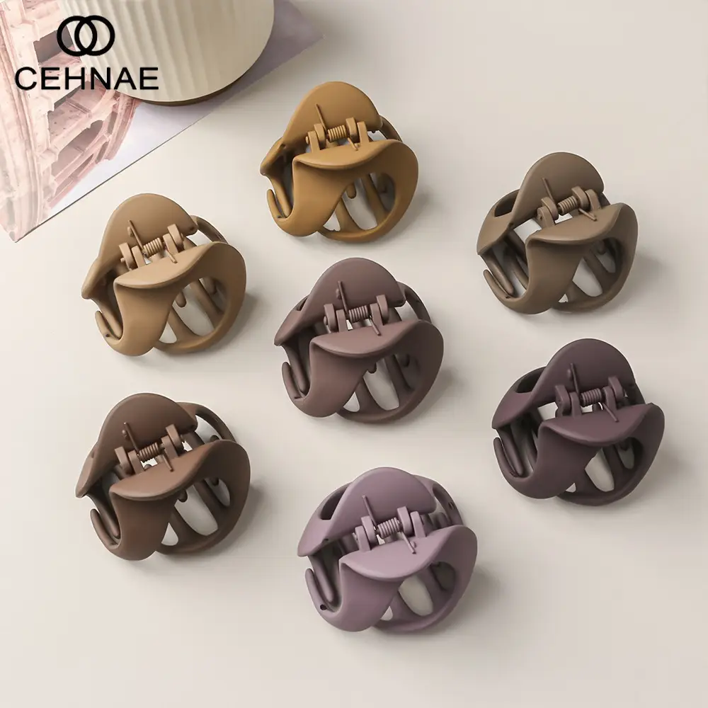 New Hollow Grip Clip Matte Texture Large Hair Clip — feature 5