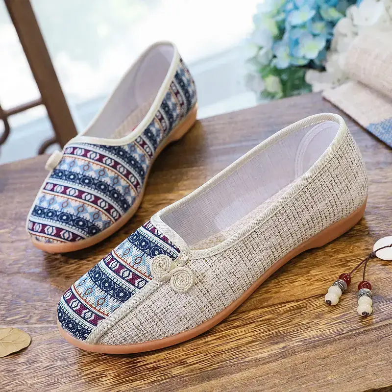 2025 New Old Beijing Cloth Shoes Autumn Women's Shoes Casual Mom's Shoes Non-Slip Tbottomon Bottom Middle-Aged and Elderly Women's Shoes - Image 4