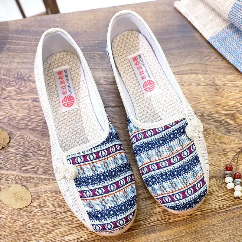 2025 New Old Beijing Cloth Shoes Autumn Women's Shoes Casual Mom's Shoes Non-Slip Tbottomon Bottom Middle-Aged and Elderly Women's Shoes - Image 2