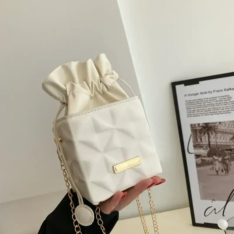 Black Geometric Chain Shoulder Bag 2022
