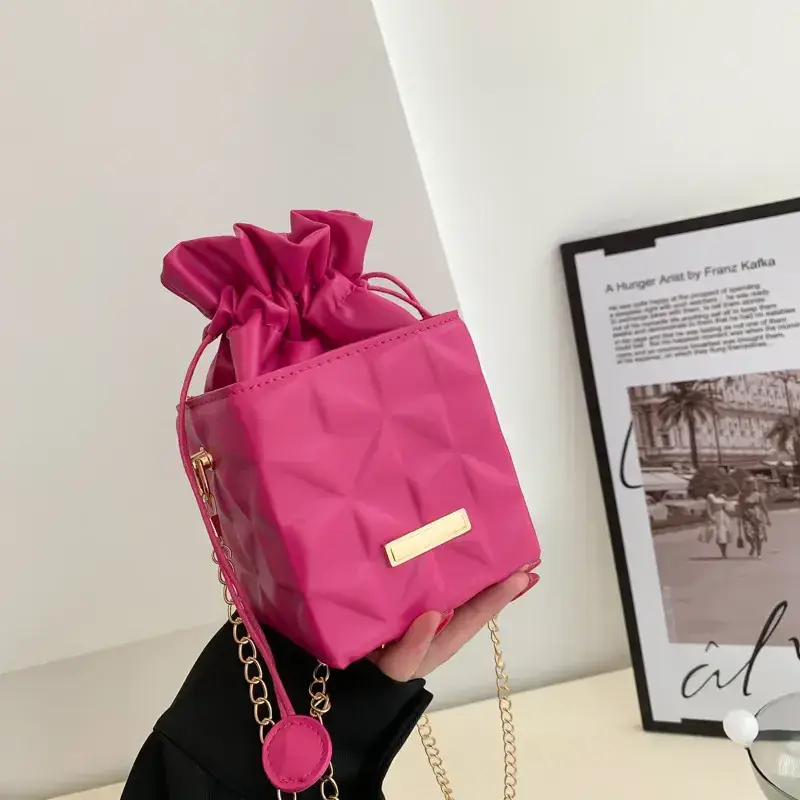 Black Geometric Chain Shoulder Bag 2022