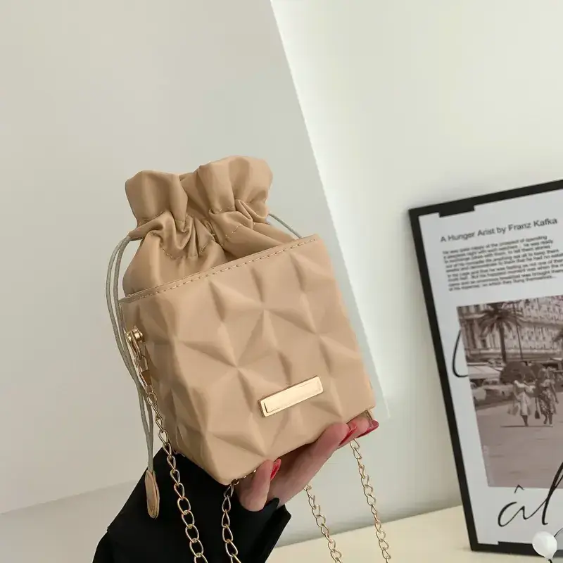 Black Geometric Chain Shoulder Bag 2022