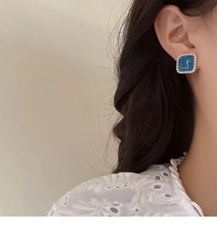 French Retro Blue Pearl Geometric Earrings for Women — feature 2