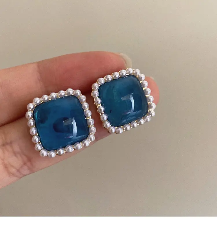 French Retro Blue Pearl Geometric Earrings for Women — feature 3