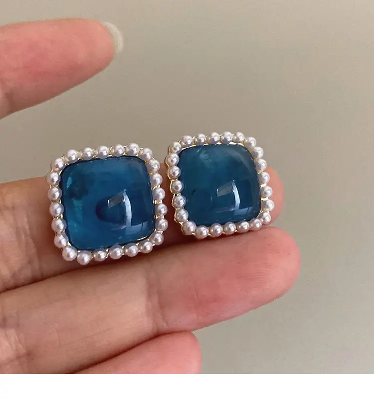 French Retro Blue Pearl Geometric Earrings for Women — feature 4