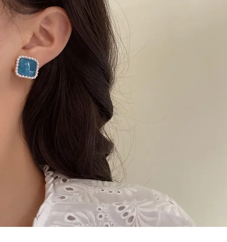 French Retro Blue Pearl Geometric Earrings for Women — feature 5